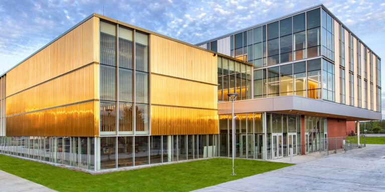 Seneca Polytechnic – Trường Công Lập Hàng Đầu Tại Toronto, Canada